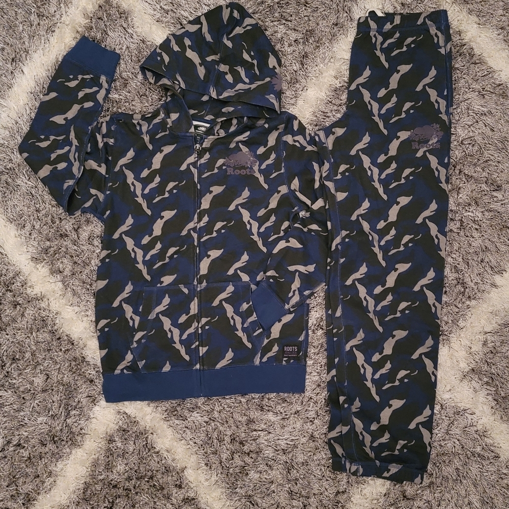 NWOT - Roots Camo Sweatsuit - Picture 5 of 5